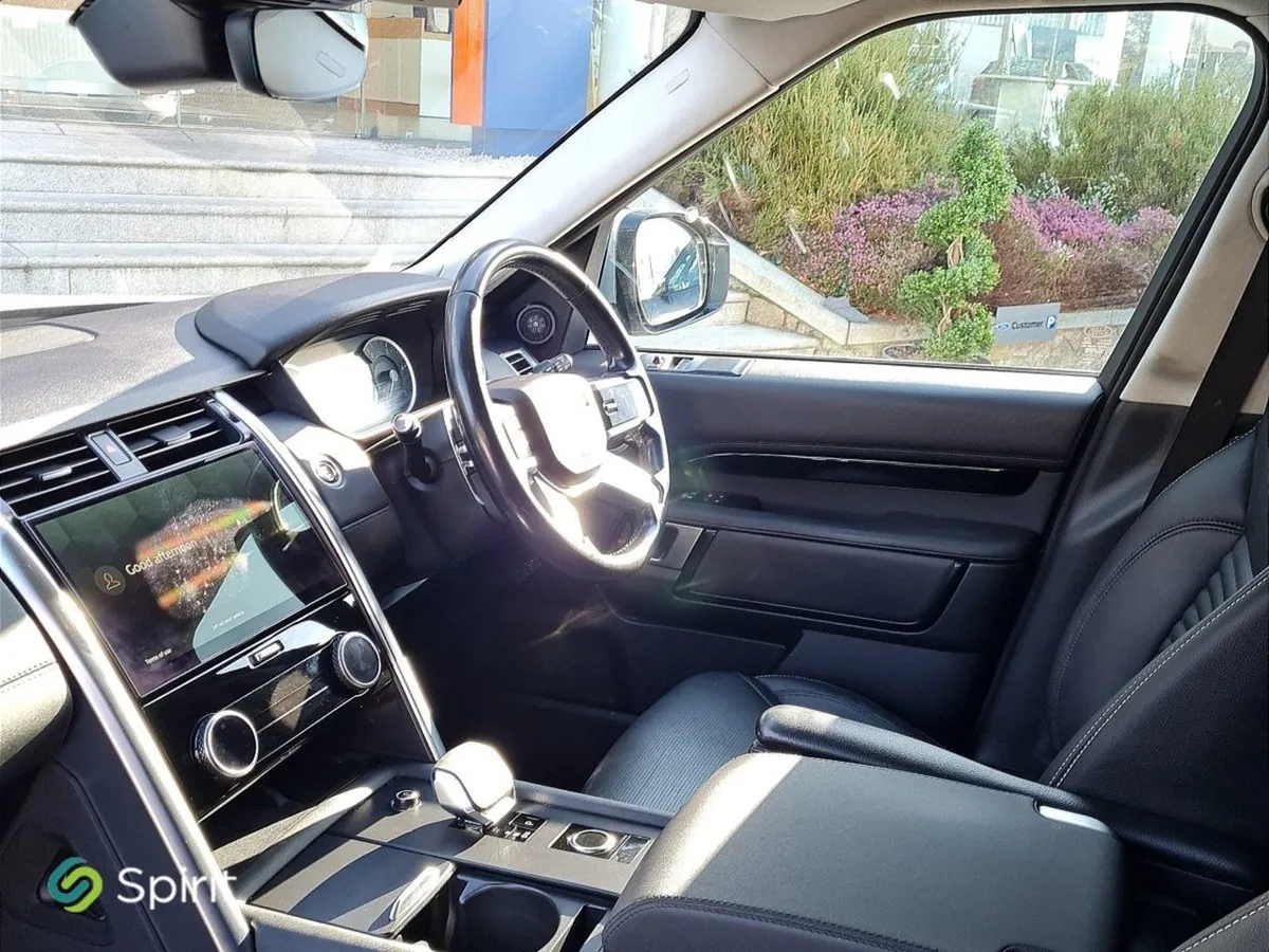 Land Rover Discovery Discovery 3.0 SD6 SE - Image 3