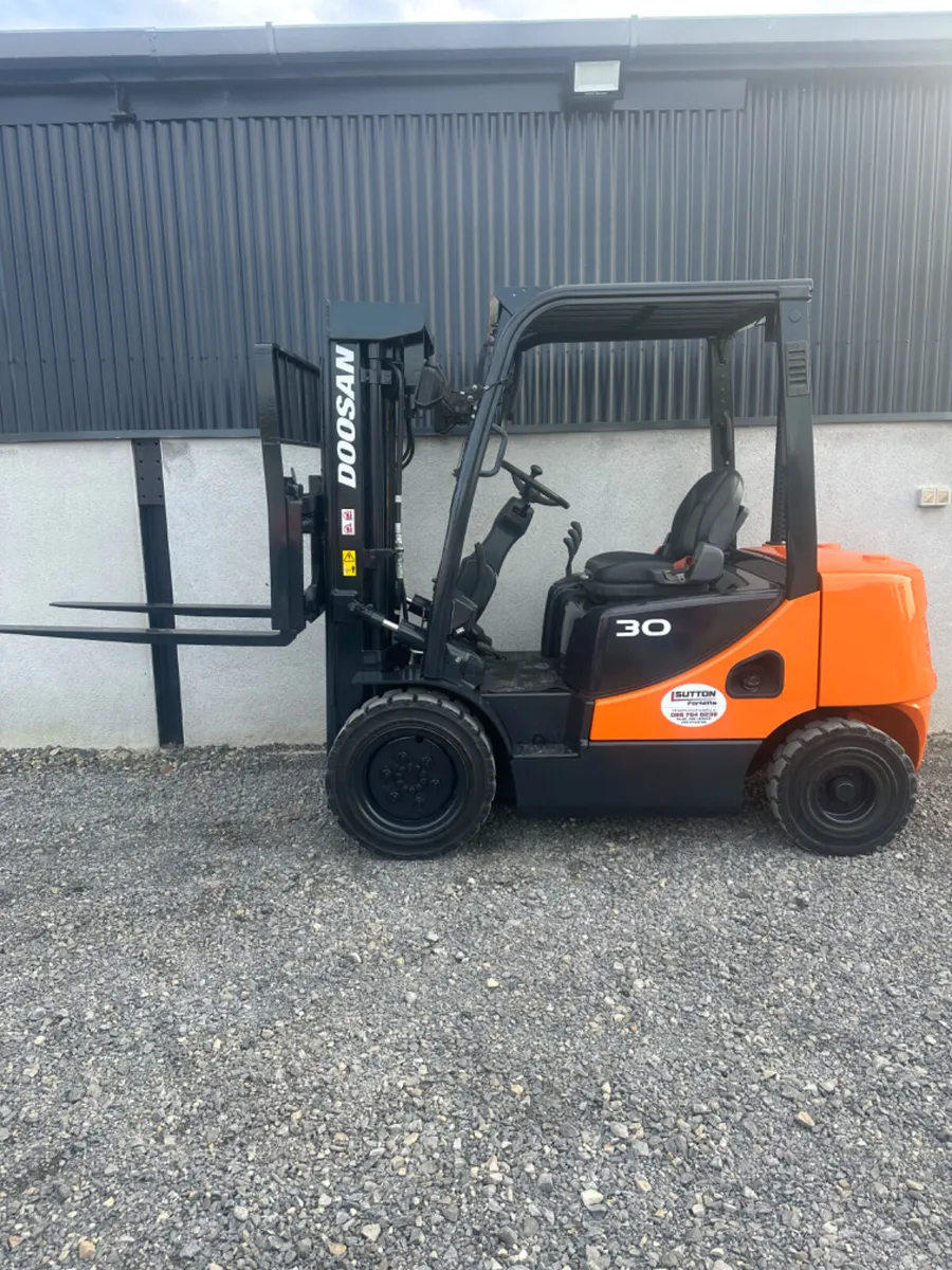 Doosan D30S-5 Forklift - Image 1