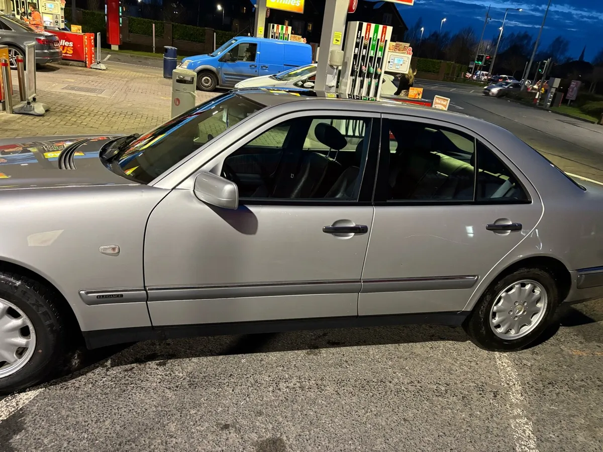 Mercedes E240 E Class W210 46k miles - Image 2
