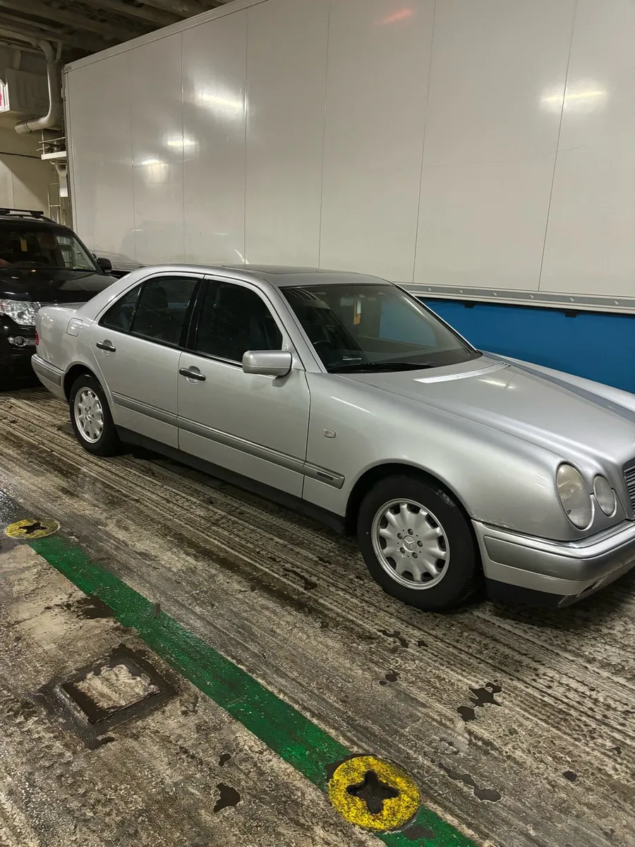 Mercedes E240 E Class W210 46k miles - Image 3