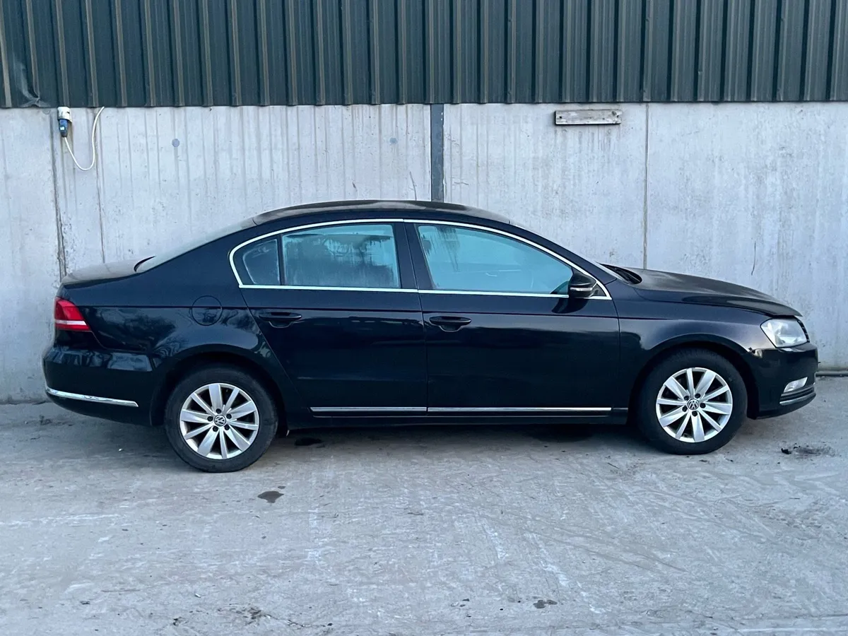2011 VW Passat for parts - Image 2