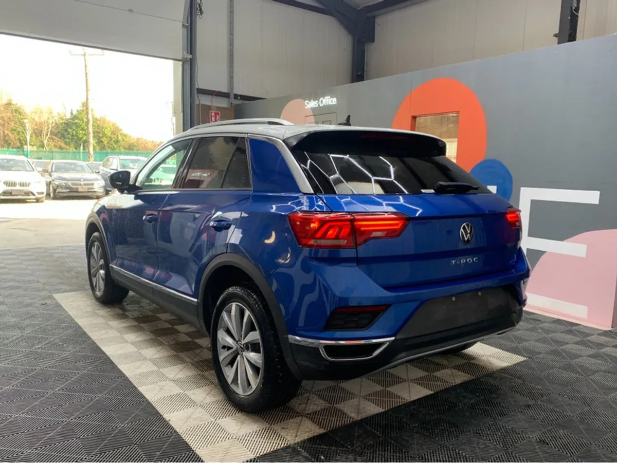 Volkswagen T-Roc TSI Automatic / 2k KMs / 1.5 Pet - Image 4