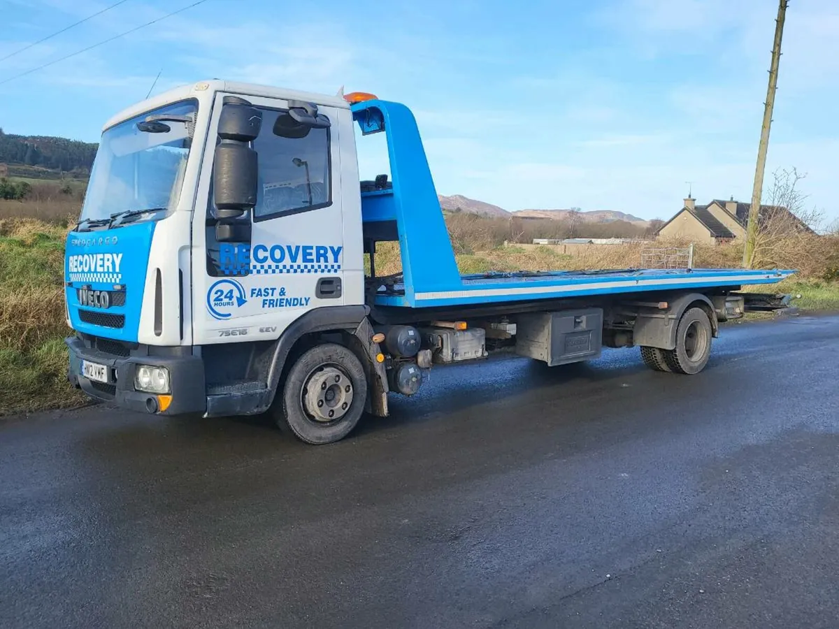 Iveco recovery lorry - Image 1