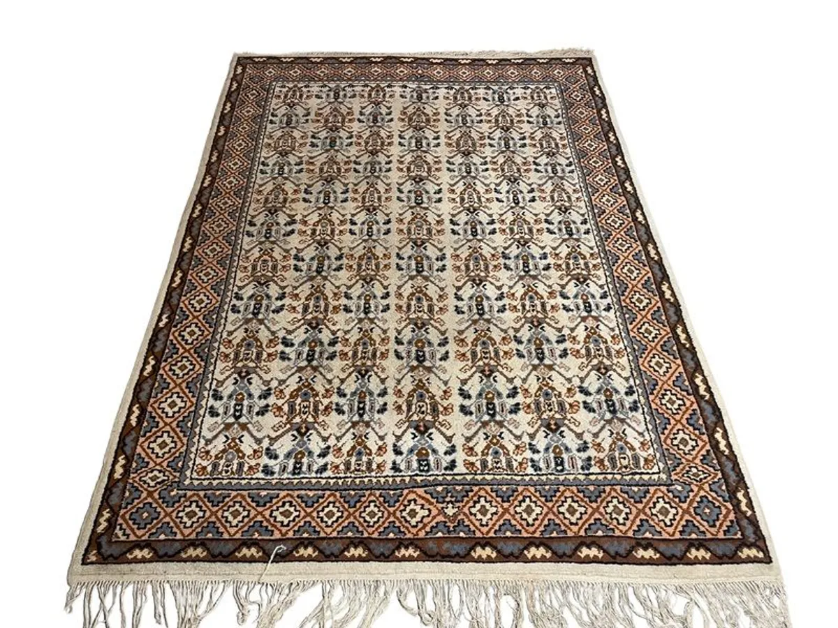 A Very Nice  Hand Knotted Vintage Tabriz Rug. - Image 1