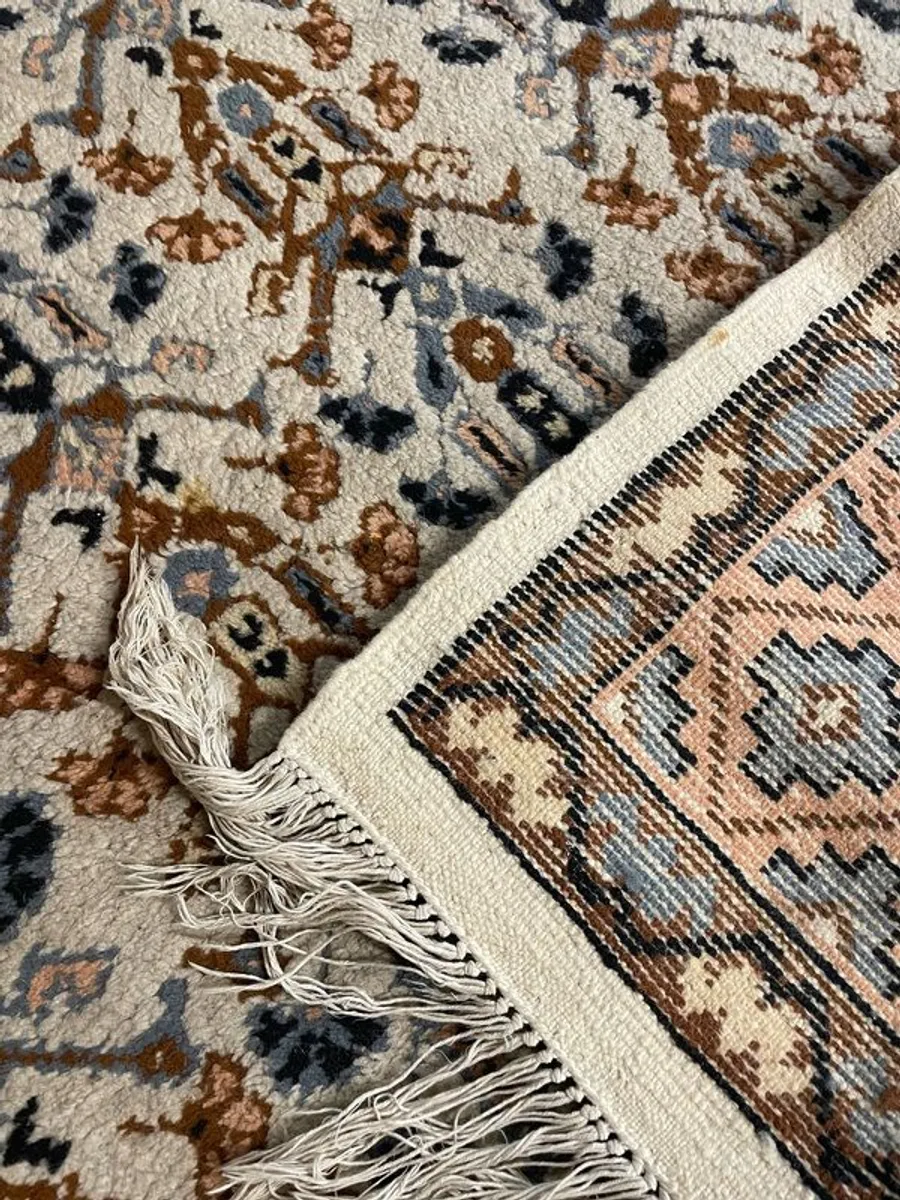 A Very Nice  Hand Knotted Vintage Tabriz Rug. - Image 3