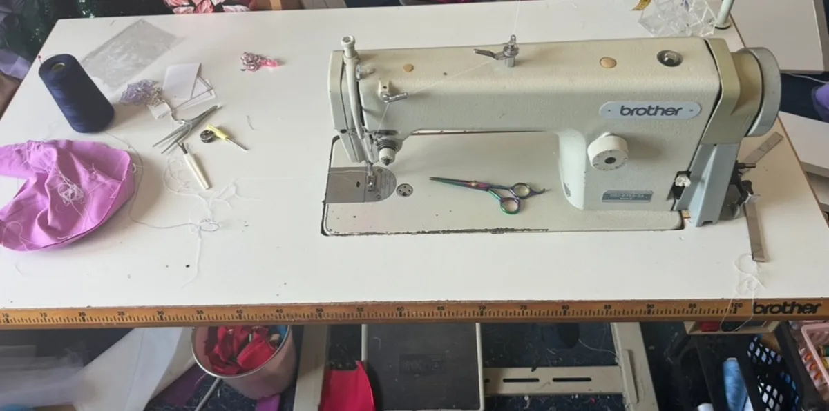 Sewing machine - Image 1
