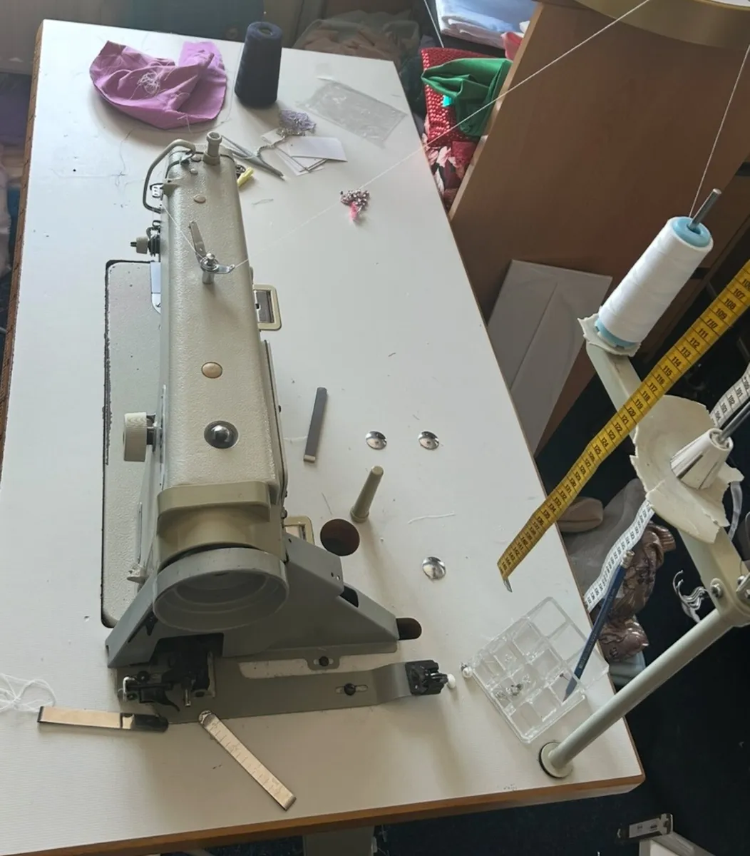 Sewing machine - Image 2
