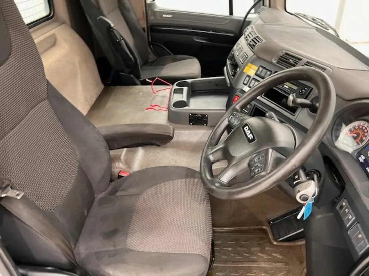 DAF CF 400 8x2 Rear Lift Flip Toe Beavertail - Image 3