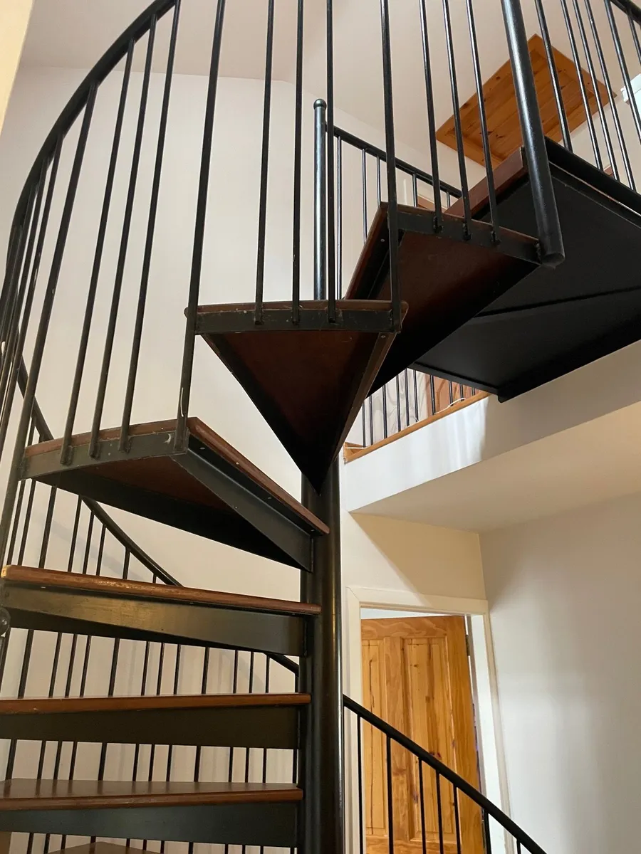 Spiral staircase - Image 4