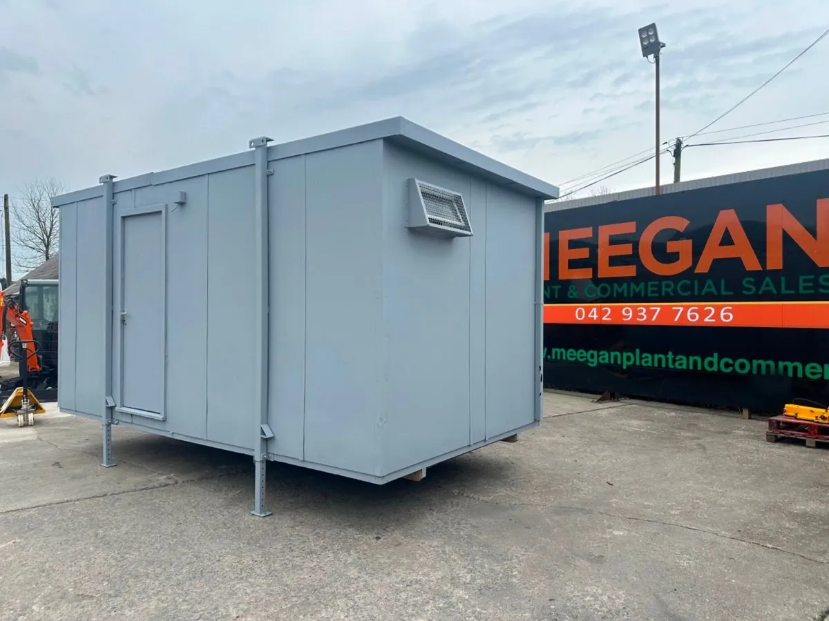 16 X 9 TOILET BLOCK UNIT.......815P - Image 1
