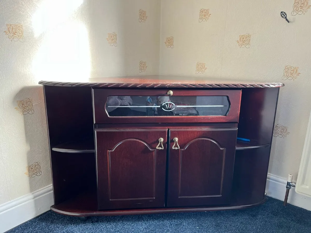 Corner units need gone! - Image 1