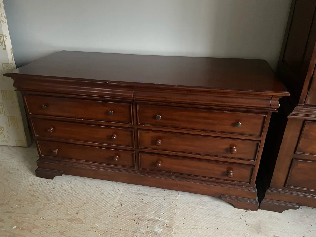Bedroom suite - Image 4