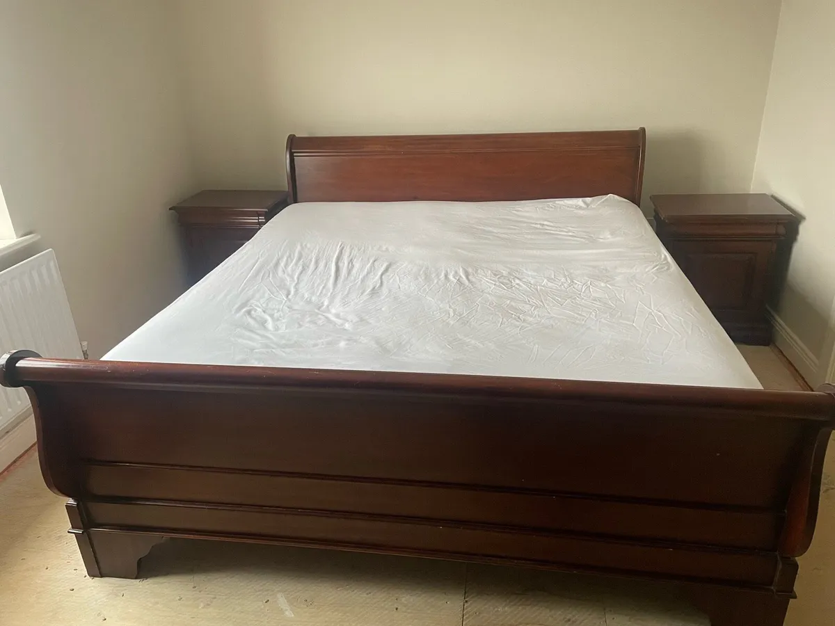 Bedroom suite - Image 1