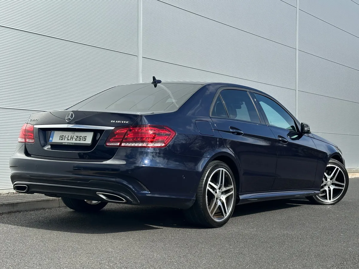 Mercedes-Benz E220d AMG Night Edition - Image 4