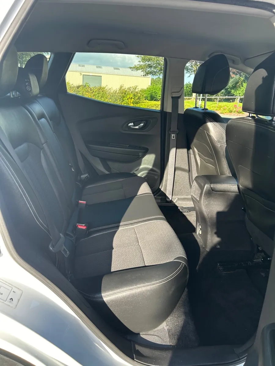 2017 Renault Kadjar - Image 2