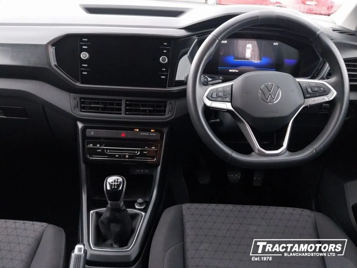Volkswagen T-Cross Life 1.0 TSI Manual 5speed 95b - Image 2