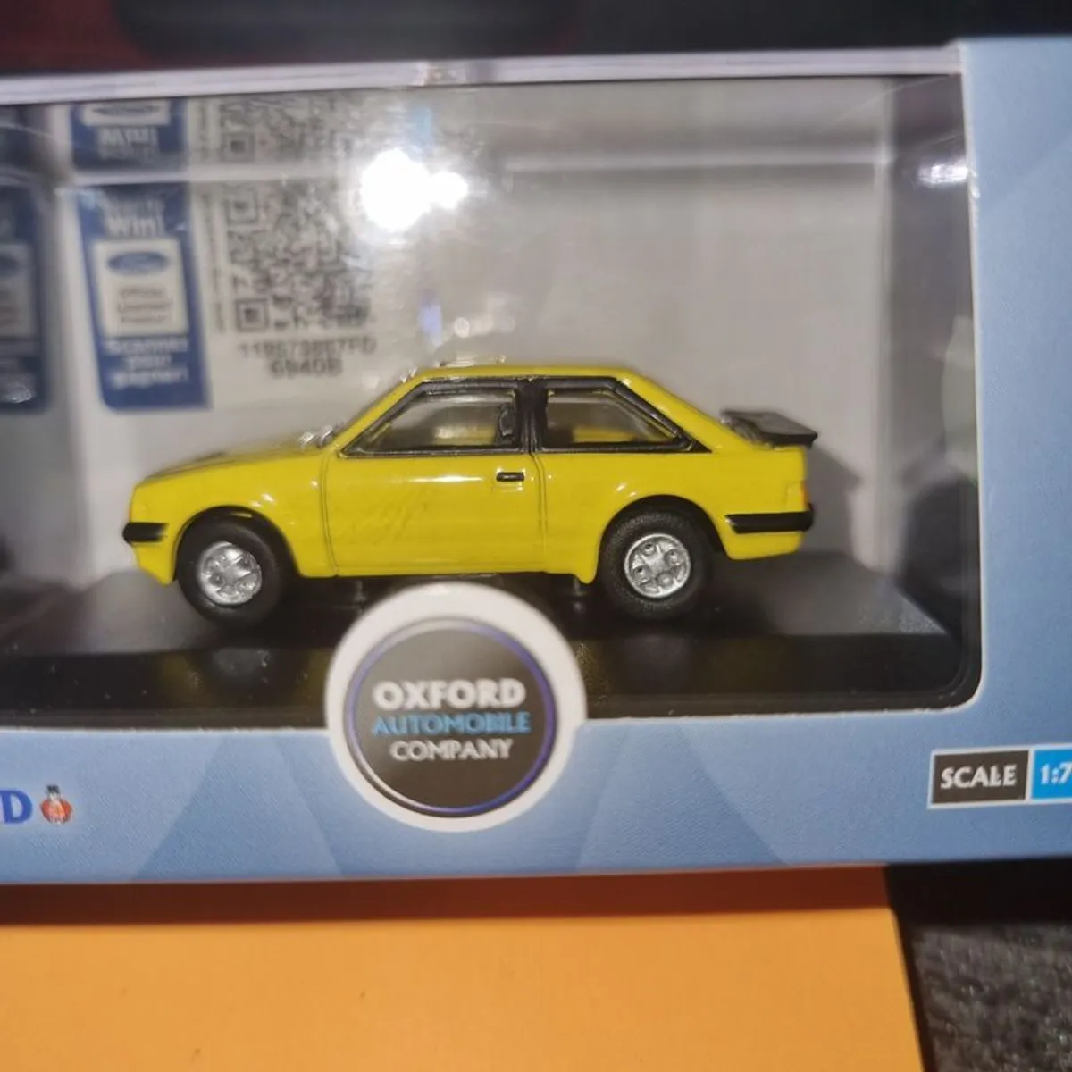 Oxford Die-cast Ford Escort XR3i Prairie Yellow 1.76 Scale