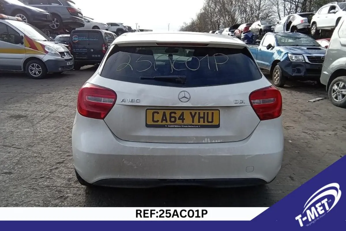 2014 MERCEDES A-CLASS BREAKING FOR PARTS - Image 1