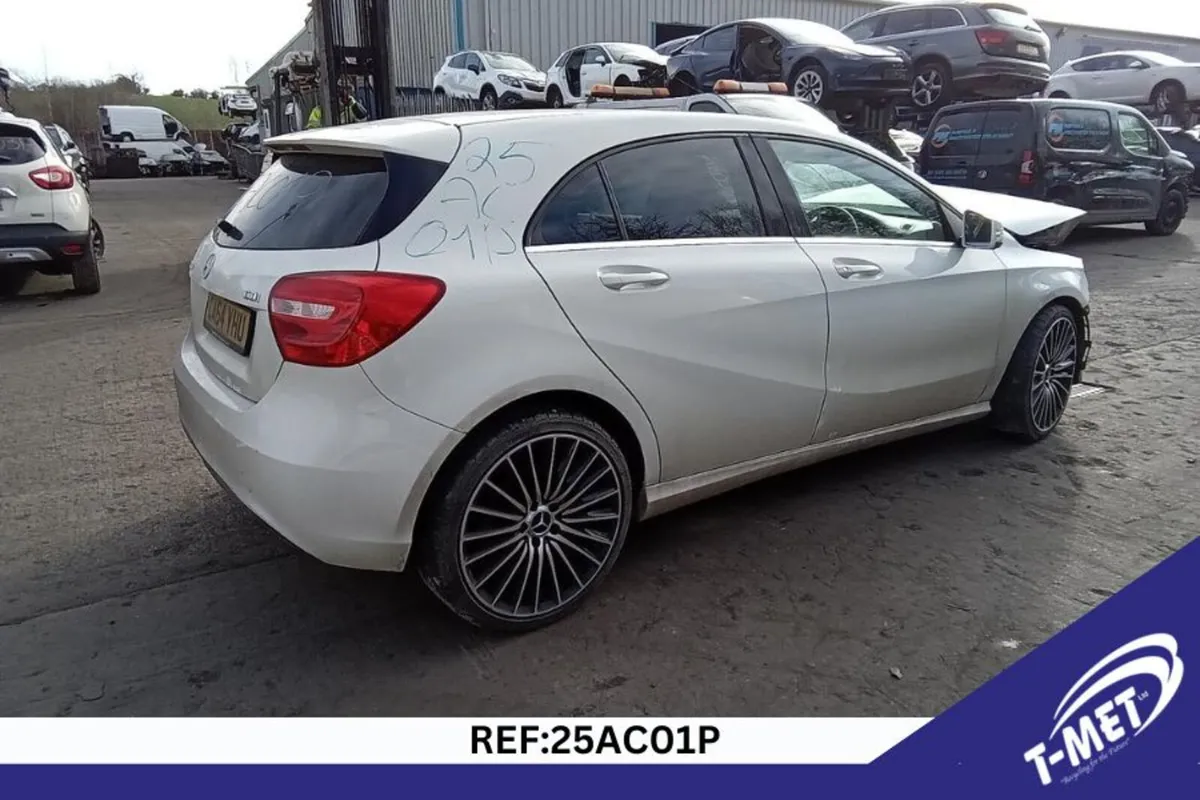 2014 MERCEDES A-CLASS BREAKING FOR PARTS - Image 3