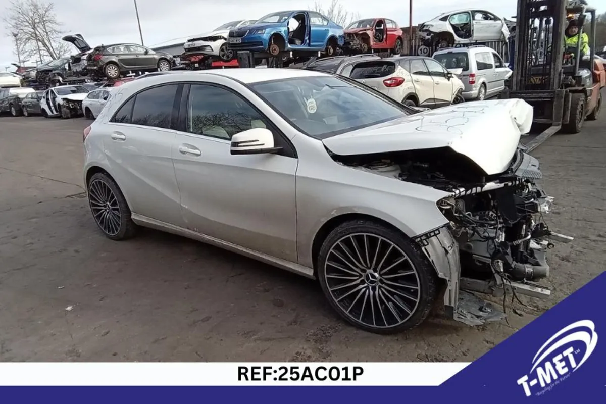 2014 MERCEDES A-CLASS BREAKING FOR PARTS - Image 4
