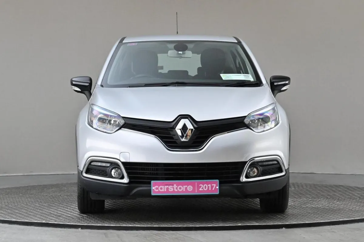 Renault Captur 1.5 DCi 90bhp Life 5spd - Image 2