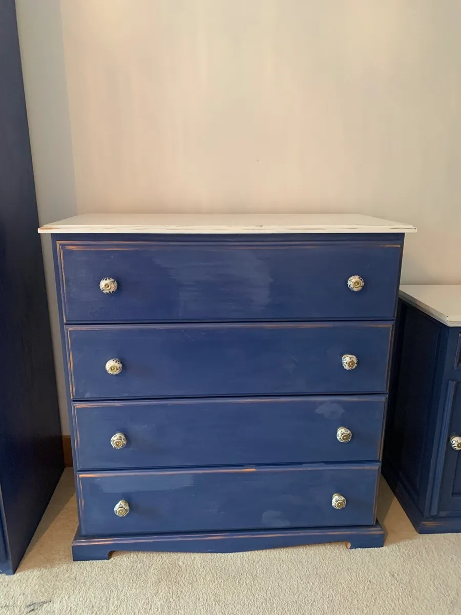 Bedroom furniture - Image 4