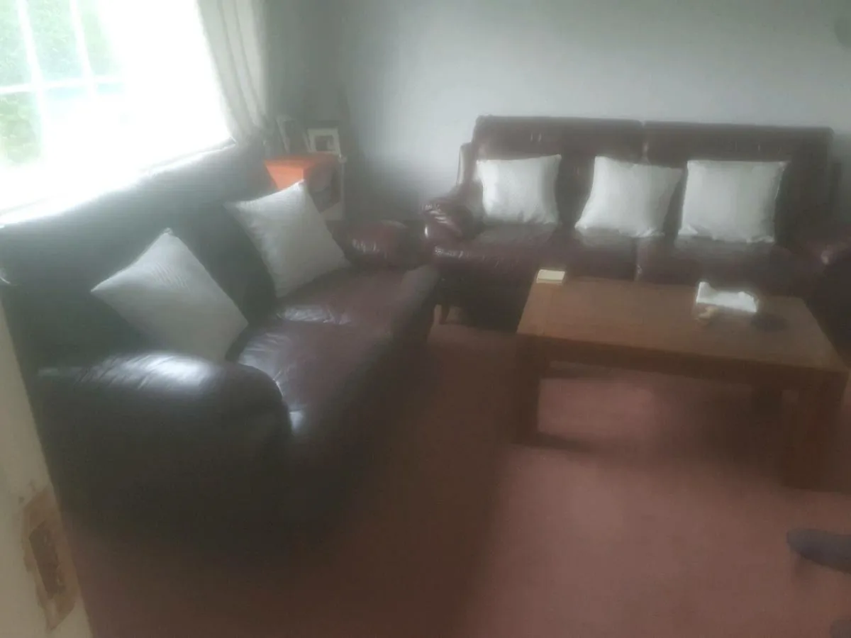 Suite of furniture - Image 1