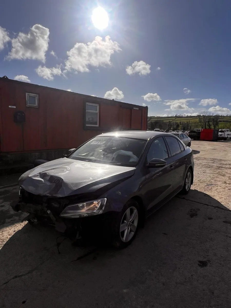 2012 VOLKSWAGEN JETTA 1.6  TDI FOR BREAKING - Image 2