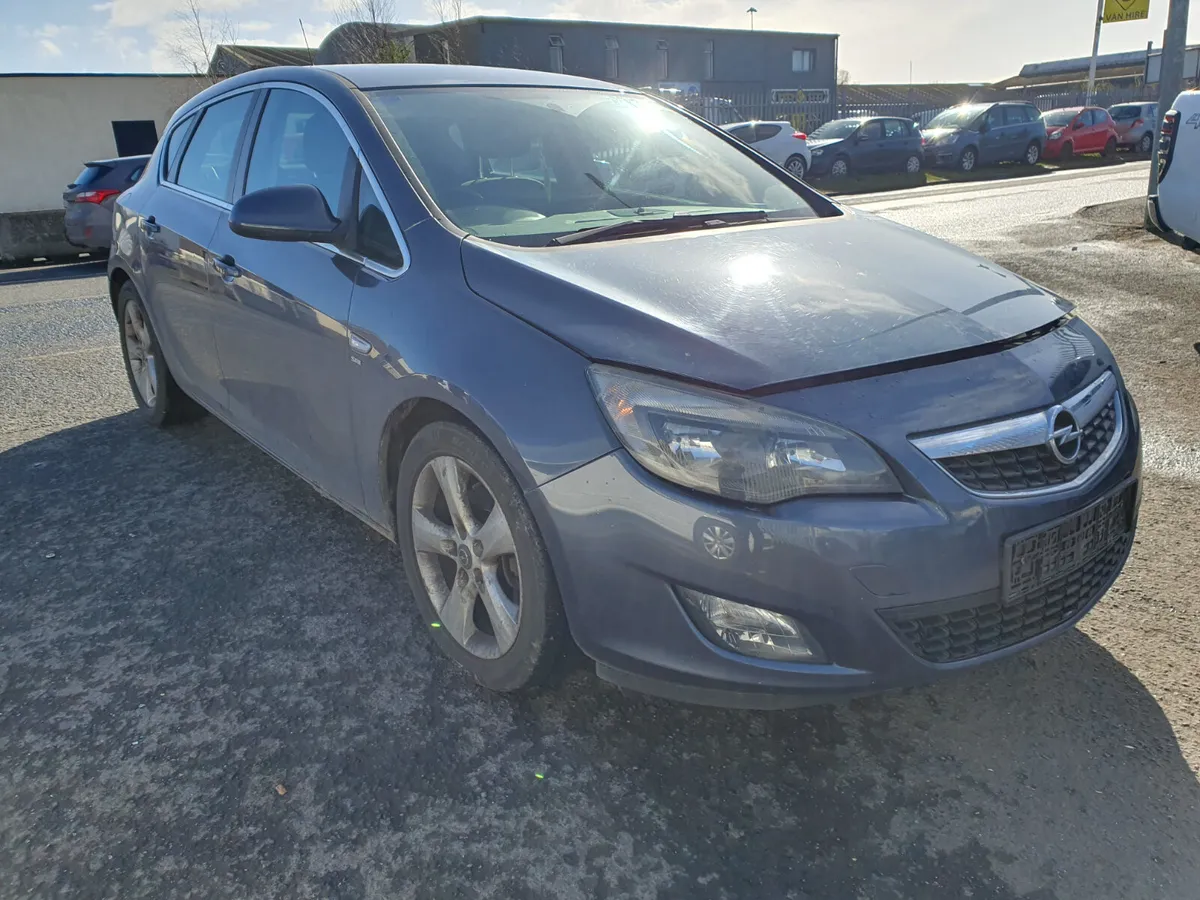10 OPEL ASTRA  SRI 1.7 CDTI (A17DTR) FOR BREAKING - Image 1