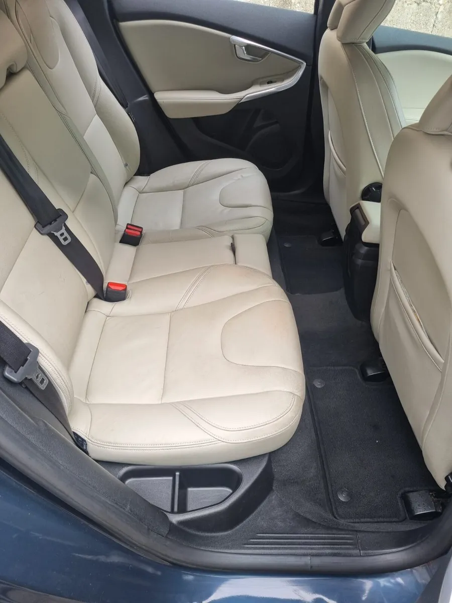 Volvo v40 fsh nct 10/26 - Image 4