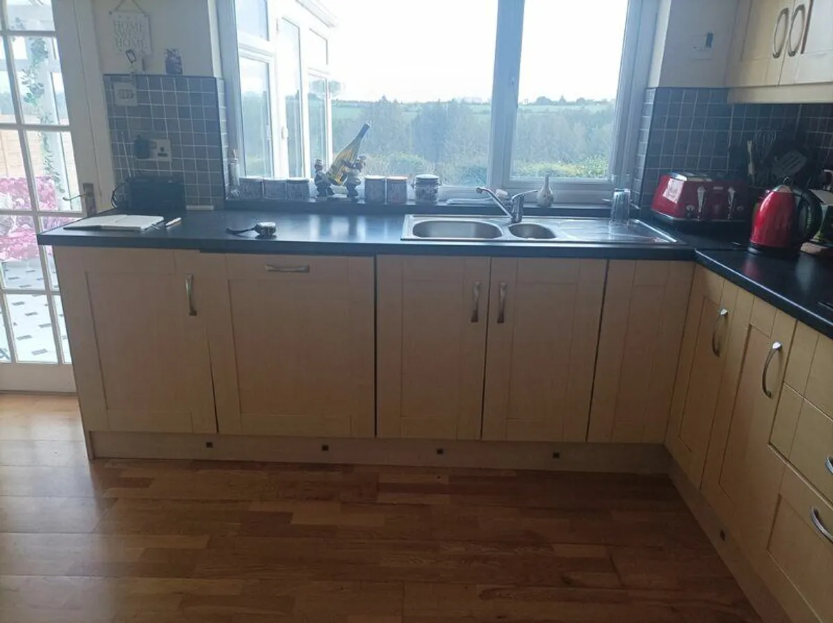 Maple Shaker Kitchen plus all appliances - Image 3