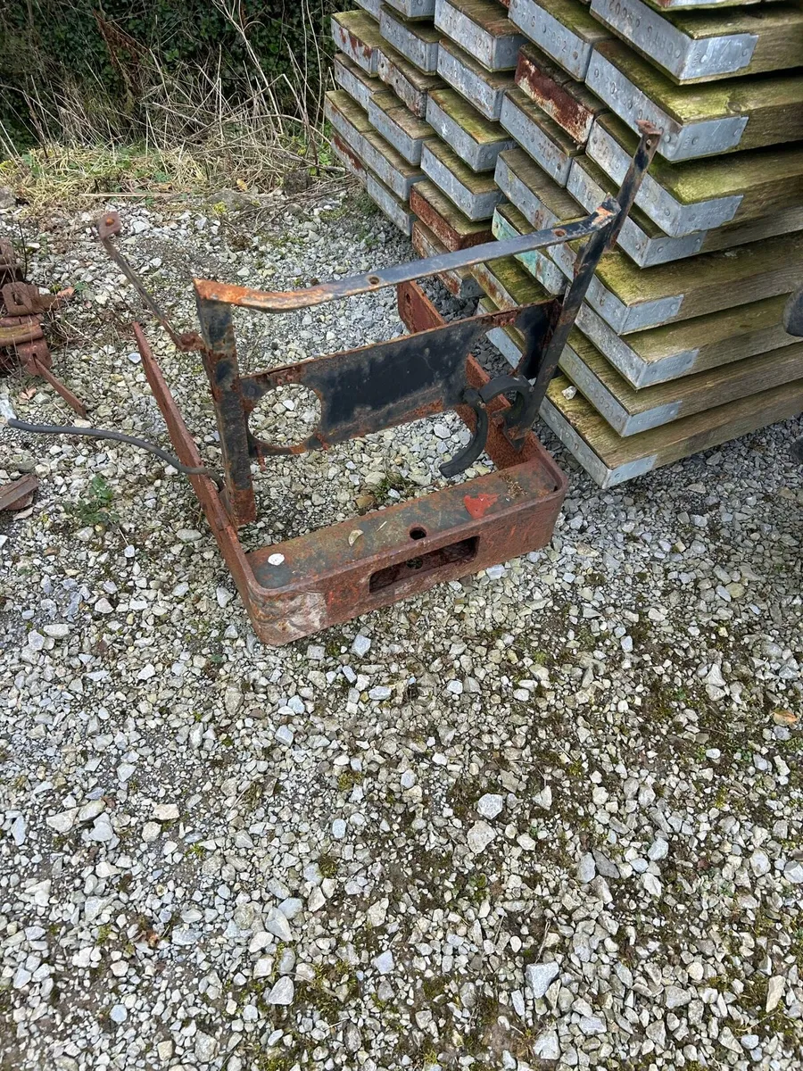 LEYLAND 245 parts and Perkins 3.152 parts - Image 4