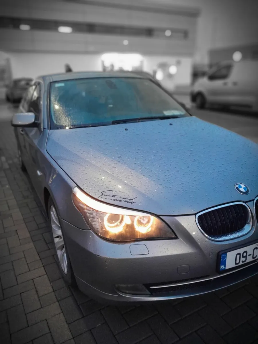 BMW 5-Series 2009 - Image 1