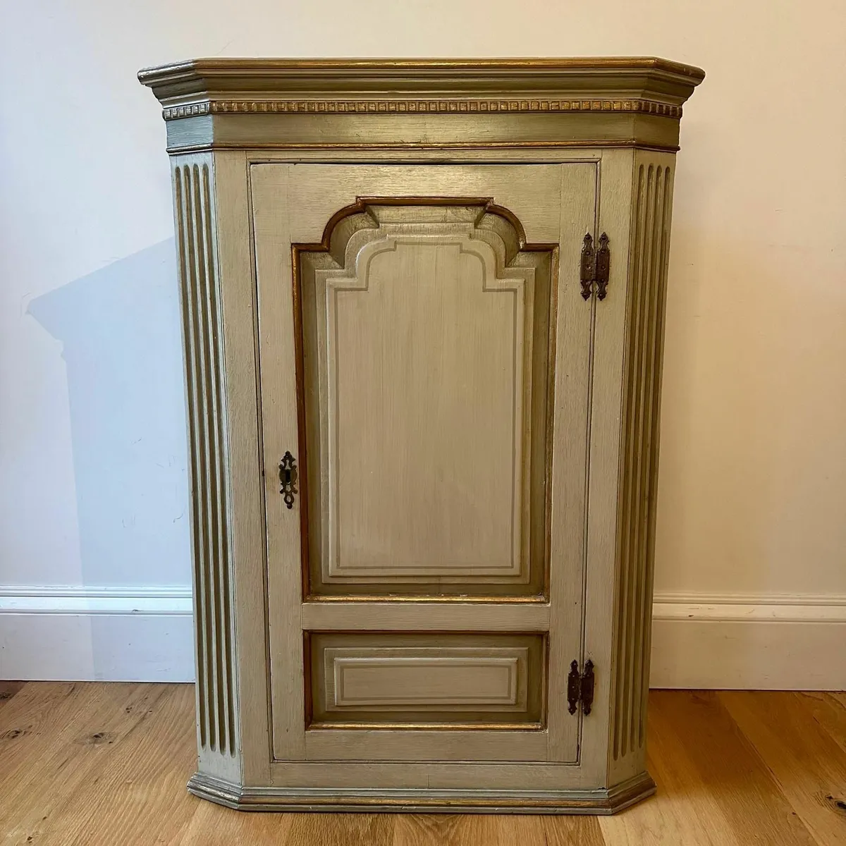 Vintage French painted hanging corner cupboard - Image 1