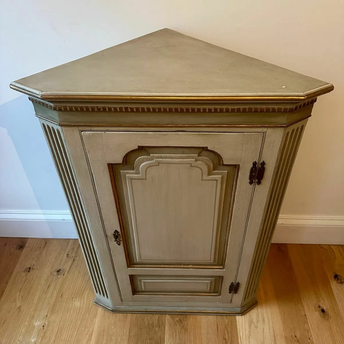 Vintage French painted hanging corner cupboard - Image 2