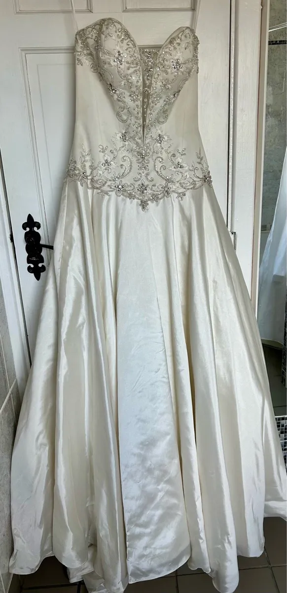 Wedding dress - Image 1