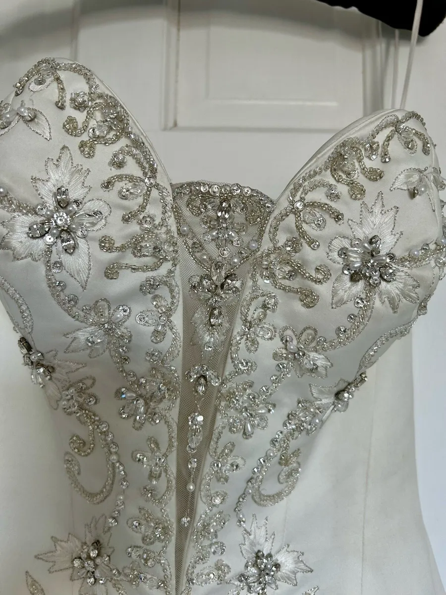 Wedding dress - Image 2