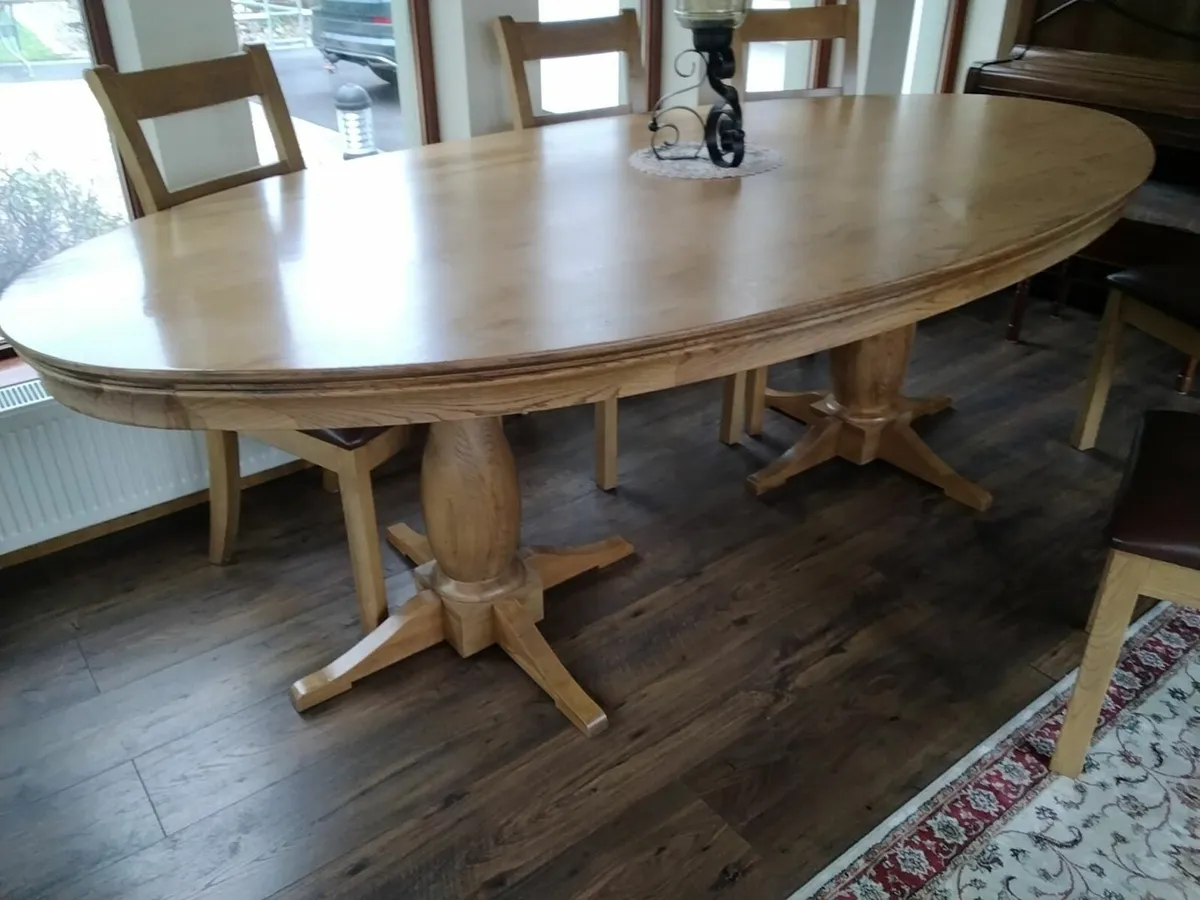 Solid oak dining table and 6 chairs - Image 4