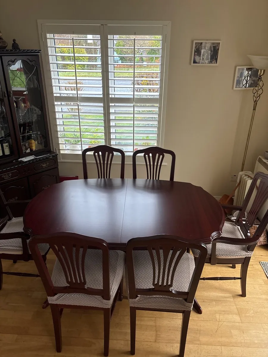 Mahogany table and chairs - Image 2