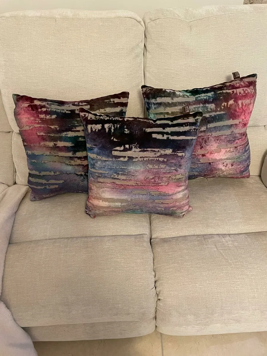 Picture & cushions - Image 1