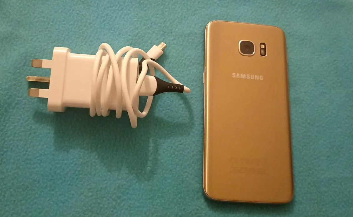 Samsung galaxy S7 Edge Gold (Unlocked) - Image 4