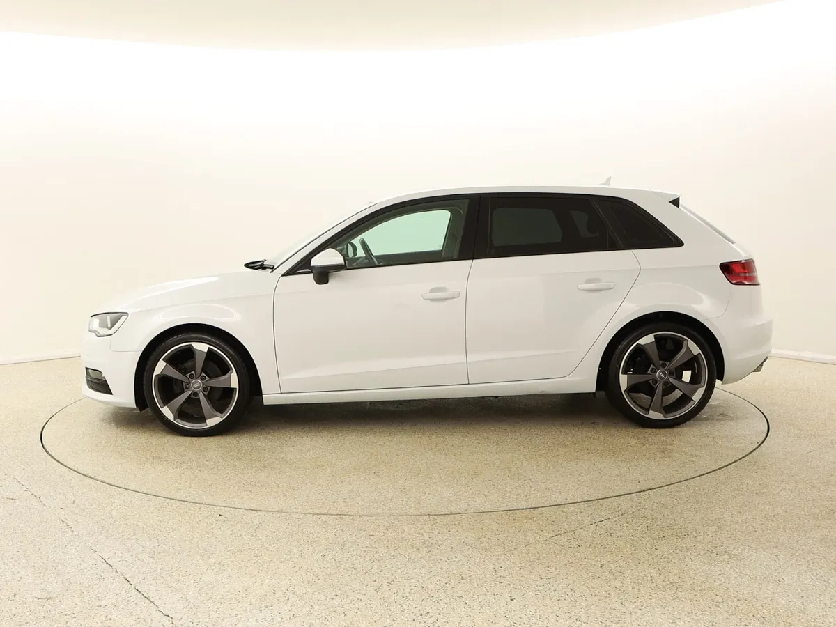 2016 AUDI A3 SPORT 1.6 TDI 110 BHP BLACK EDITION - Image 4