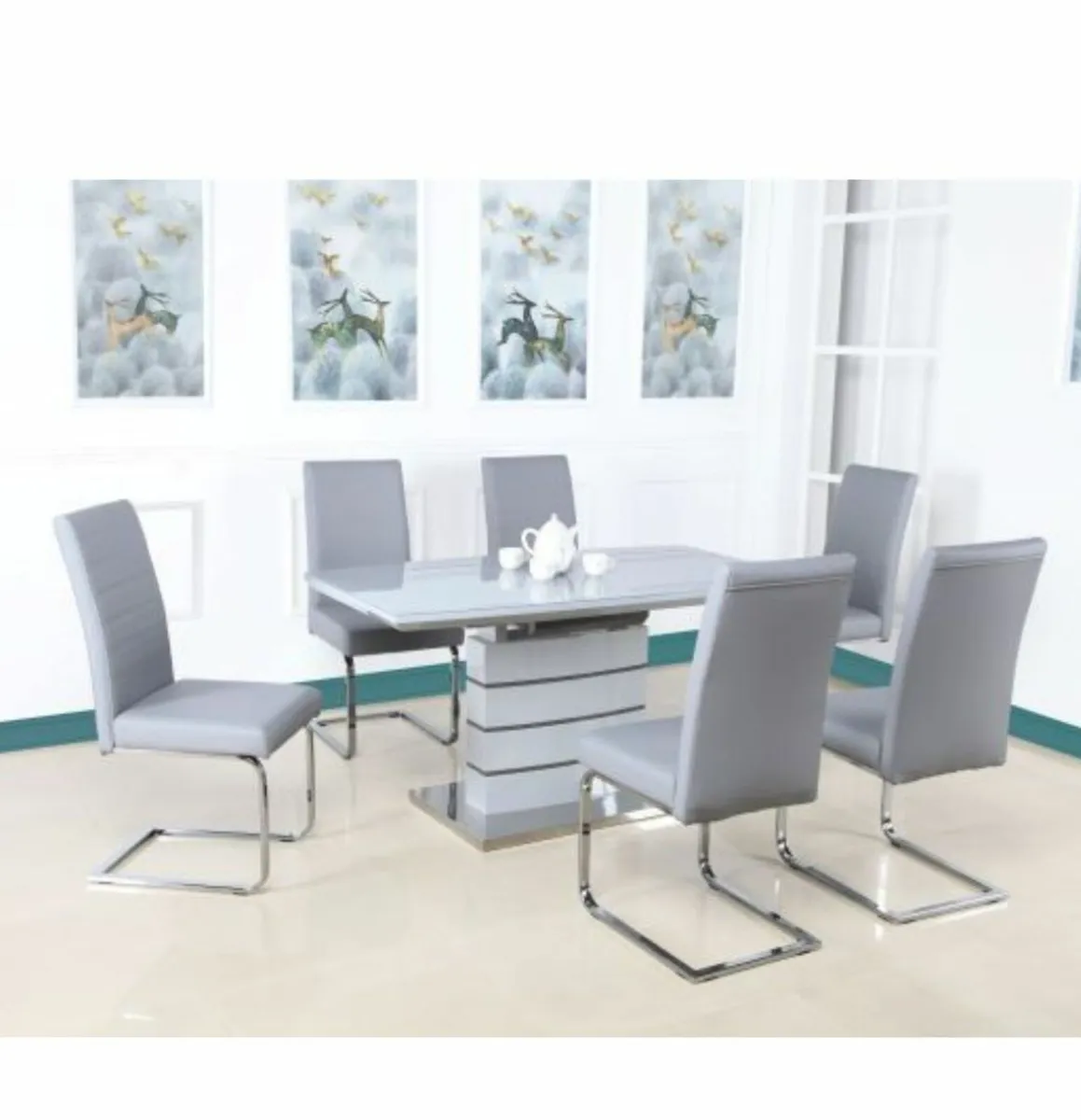 TABLE 4 CHAIRS - Image 1