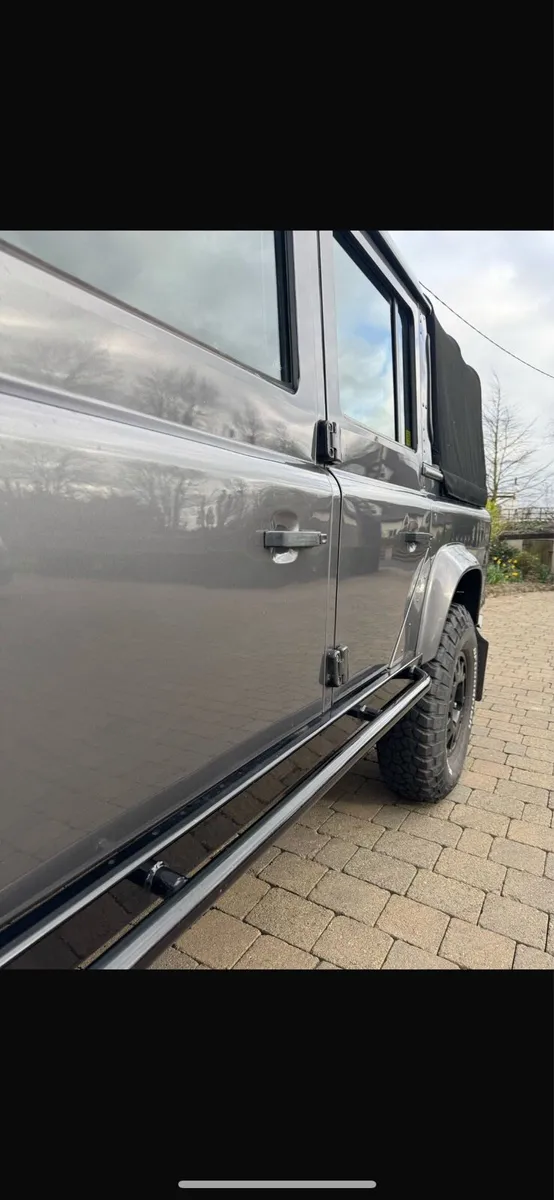 Land Rover Defender - Image 3