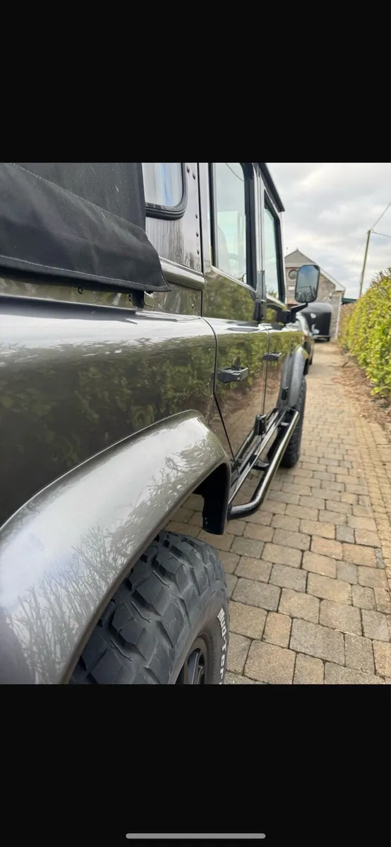 Land Rover Defender - Image 4