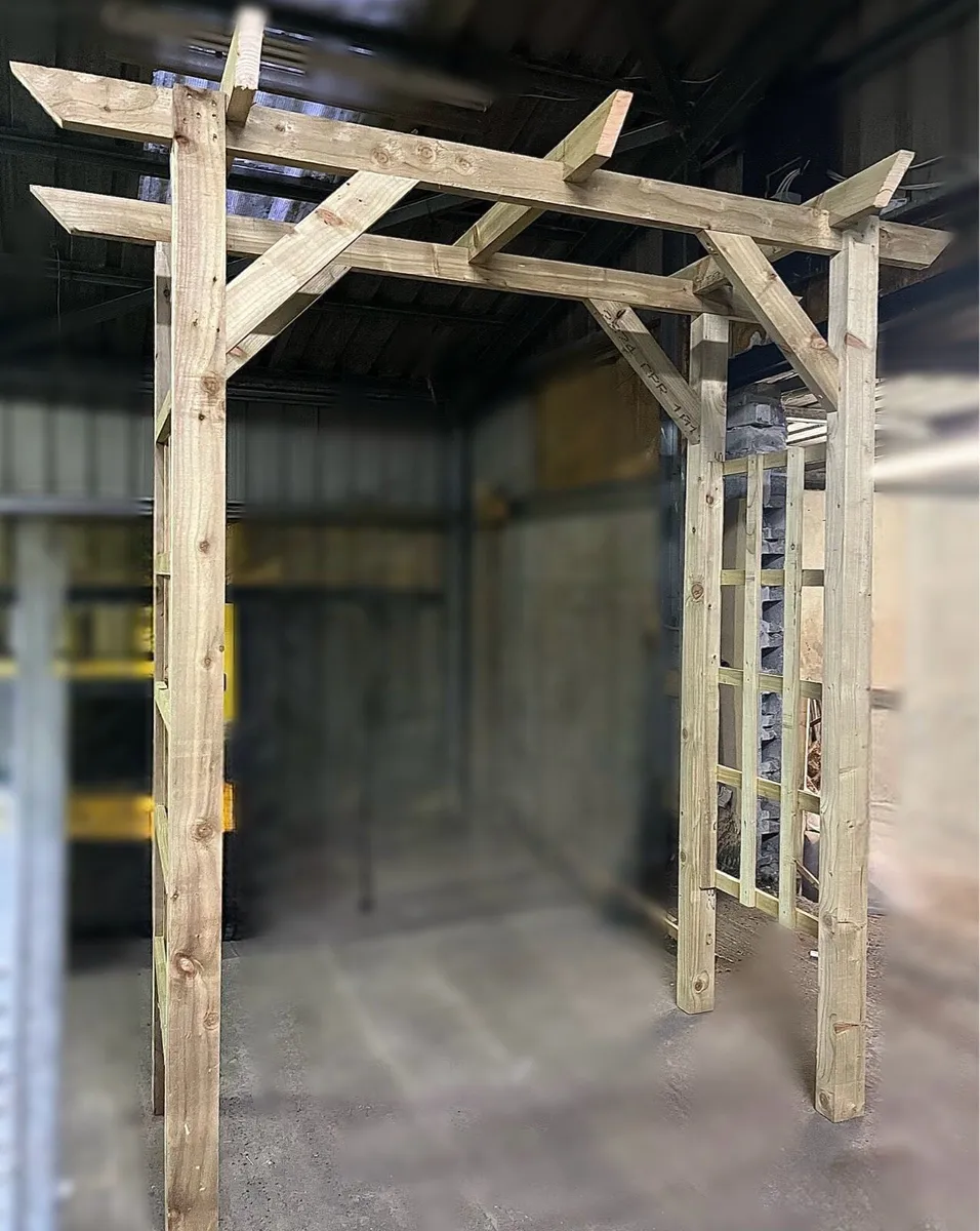 Garden Arbour/ Garden Arch