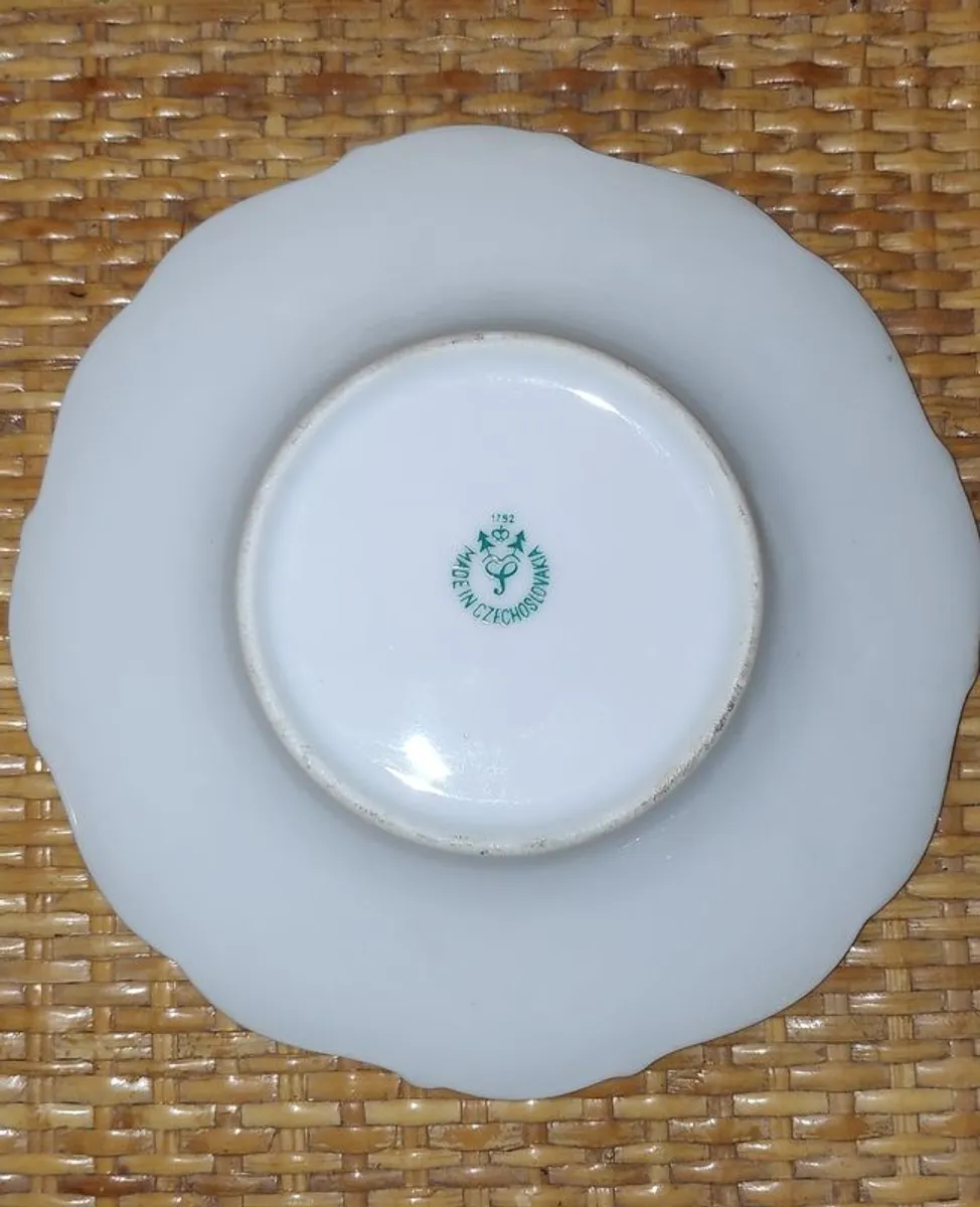 Vintage  gilt sugar bowl with lid &  saucer made in Czechoslovakia - Image 3