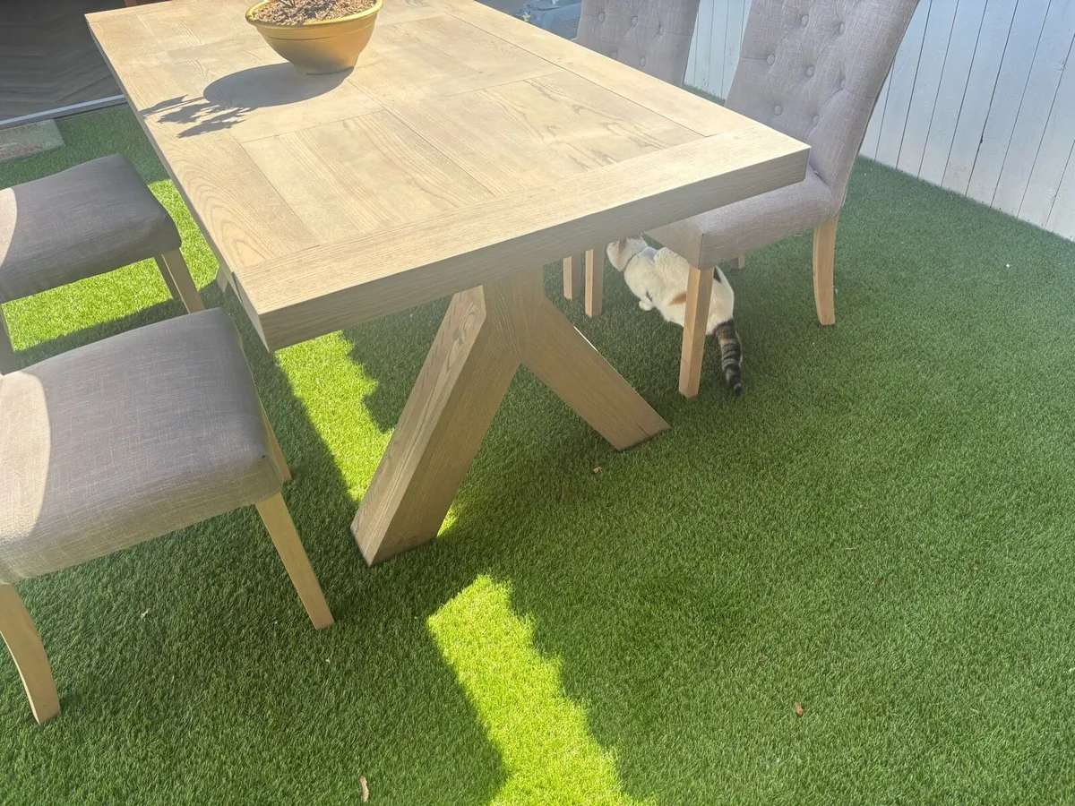 Kitchen table & chairs - Image 1