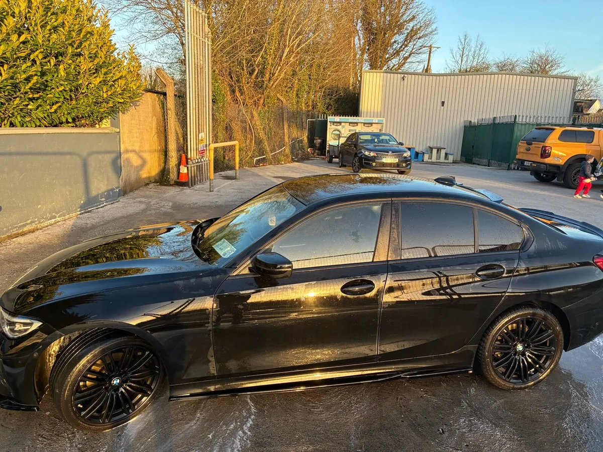 BMW 3 - Image 2