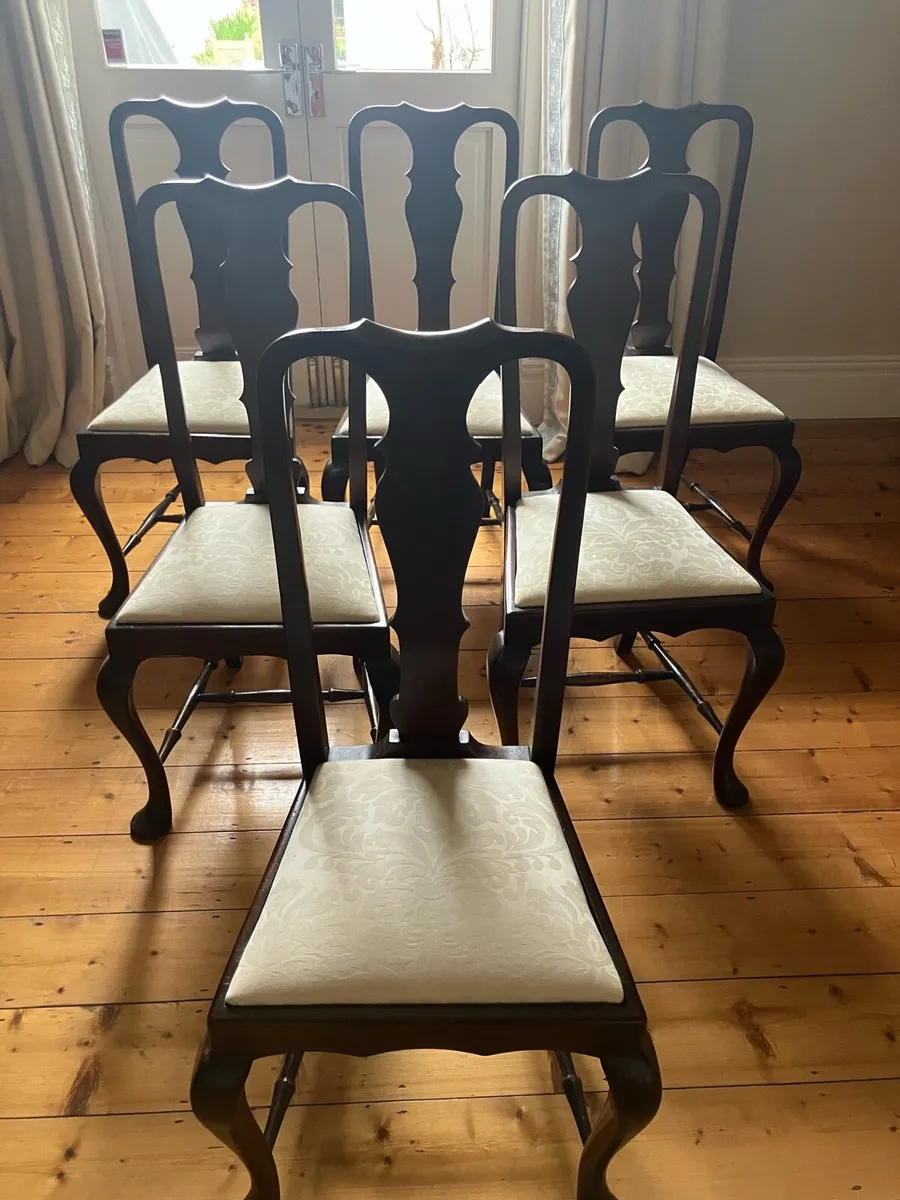 Chairs, furniture, clocks - Image 1